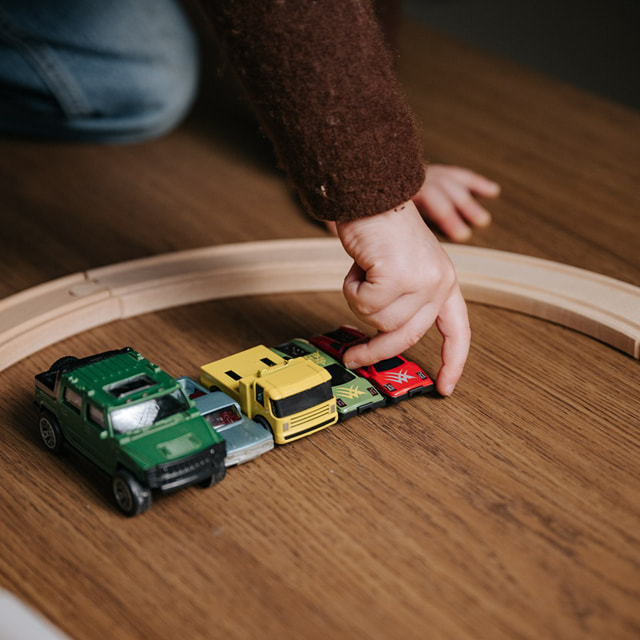 Toy cars on Master Oak panels do not make scratches. Master Oak is scratch-resistant: Three times more scratch-resistant than real oak.